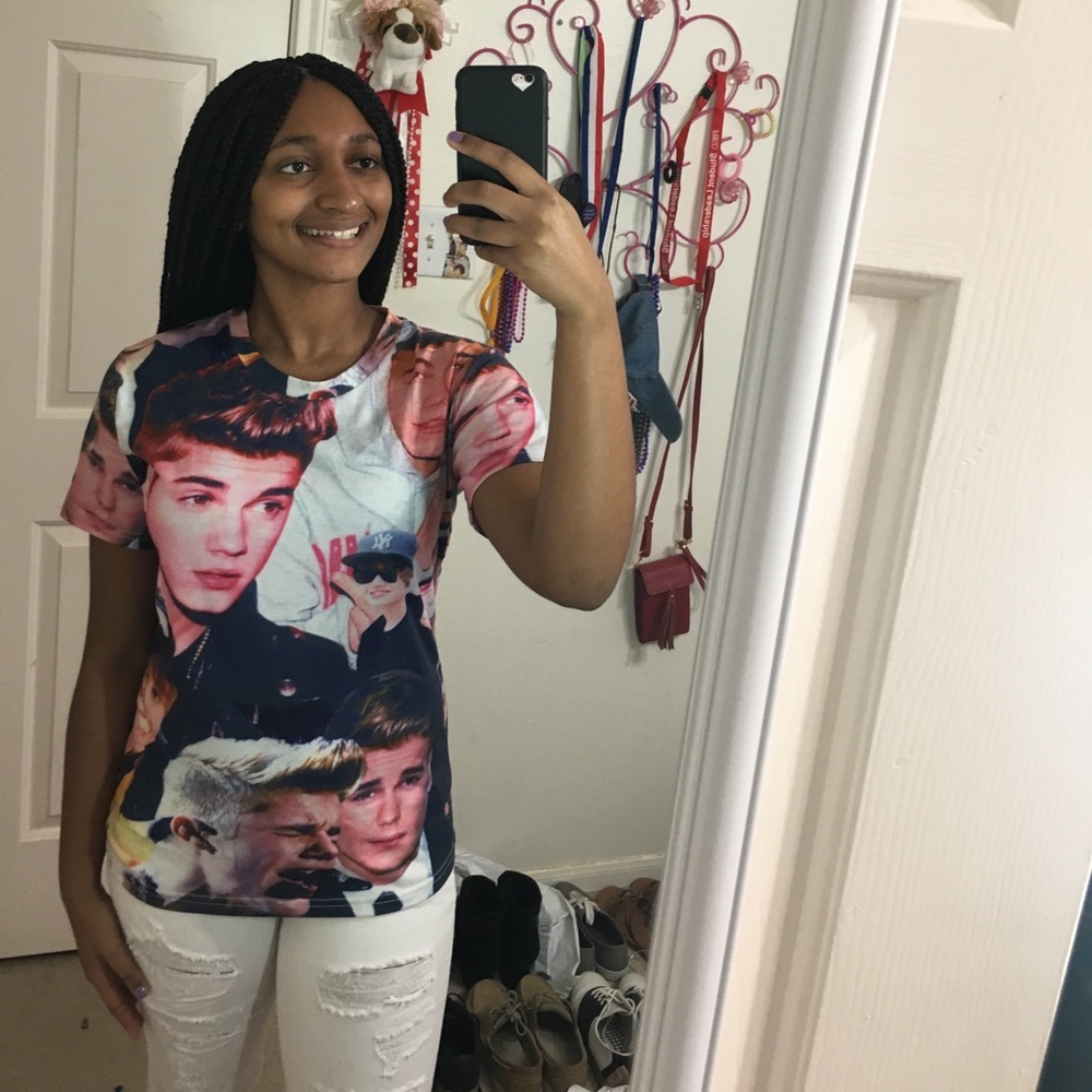 A Justin Bieber shirt sleeve top.